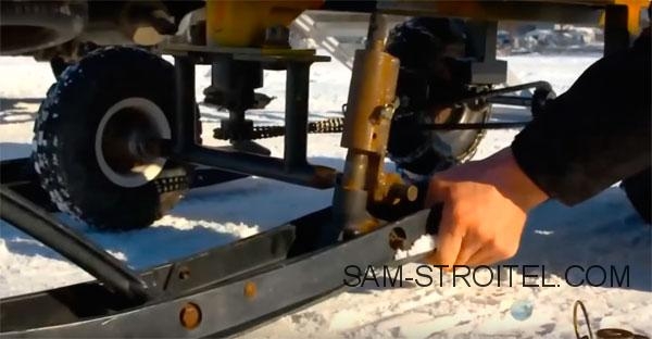 Моторлы бұрғылау қозғалтқышы бар үйде жасалған снегоход