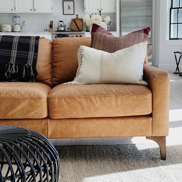 Кожаный диван: как выбрать и вписать в интерьер + 70 красивых фото | ivd.ru