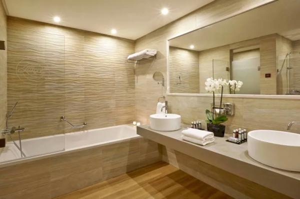 Высота ванны: особенности установки по стандартным и допустимым значениям