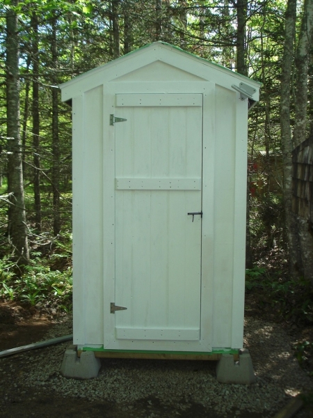 Как построить деревянный туалет на даче