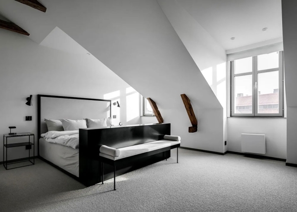 Стильный интерьер просторной мансардной квартиры в Стокгольме