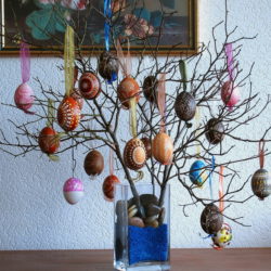 Праздничный декор дома на Пасху — модные цвета 2023 года, фото-идеи