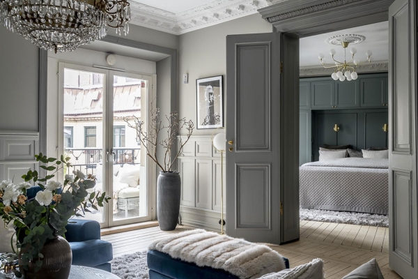 Красота классического настенного декора в дизайне скандинавской квартиры