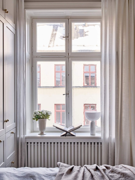 Чистые линии и элегантный декор в интерьере старой квартиры в Стокгольме