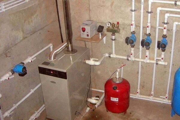 Как устроить отопление частного дома без газа: организация системы в деревянной постройке