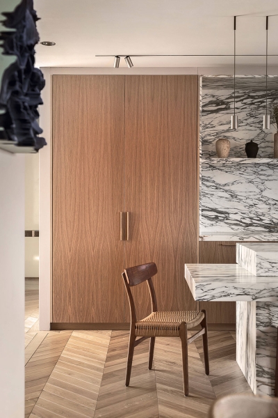 Роскошный мрамор в дизайне стильной мансардной квартиры в Стокгольме