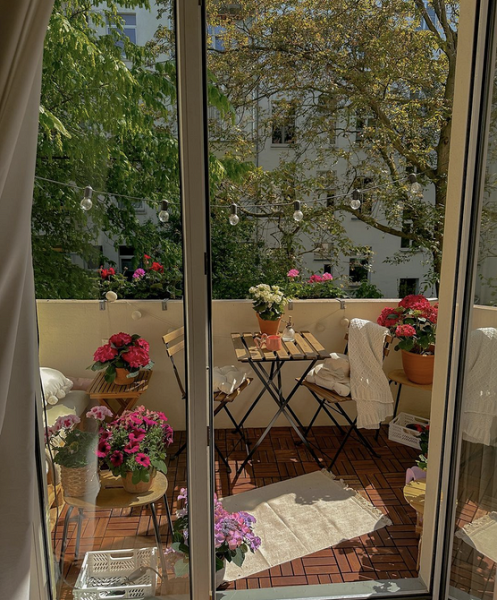 7 лучших идей для оформления летнего балкона в вашей съемной квартире