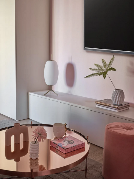 7 удобных способов расставить мебель перед телевизором (на реальных примерах!)